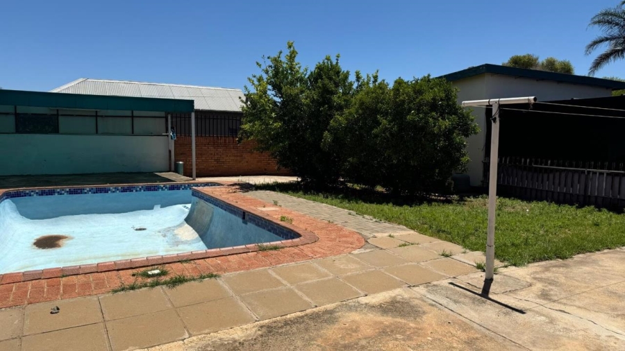 3 Bedroom Property for Sale in Verwoerdpark Northern Cape